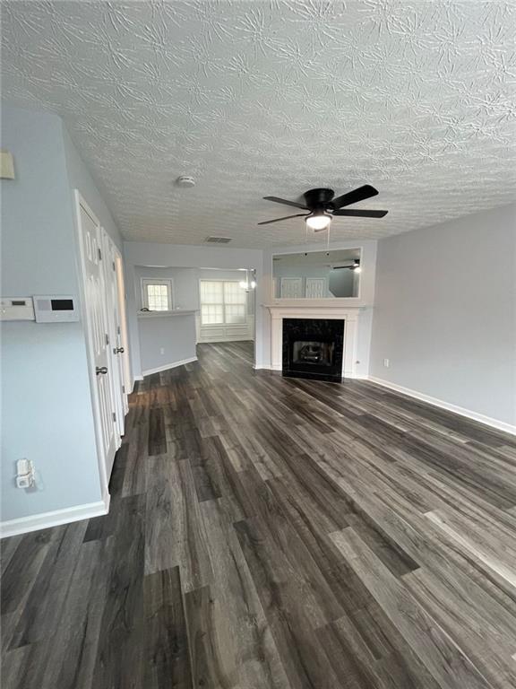 Foto del edificio - 4604 Grand Central Pkwy