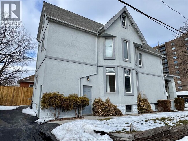 Building Photo - 1337 Pelissier St