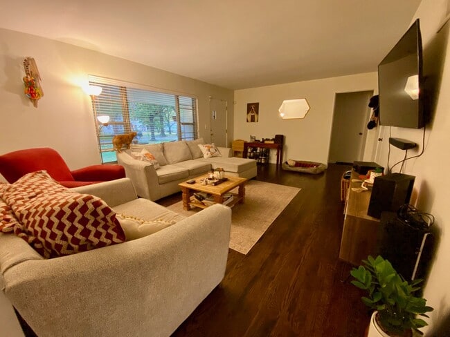 Foto del edificio - 7622-7624 MAIN STREET