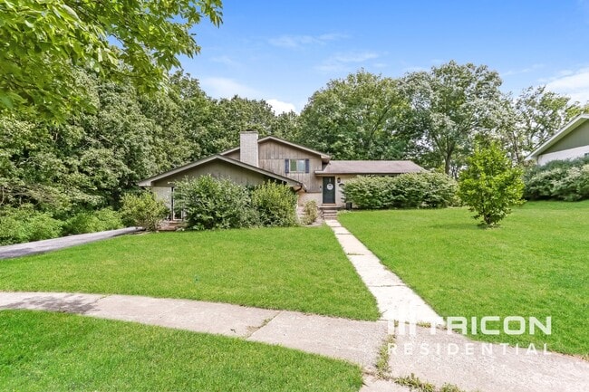 Building Photo - 869 Oakwood Dr