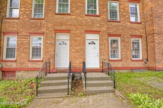 Building Photo - 34 Vliet St
