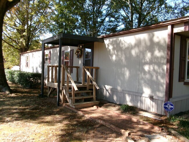 Building Photo - Rural Setting for this Cozy and Comfortabl...