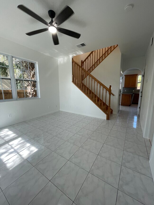Foto del edificio - 123 Kenwood Ave