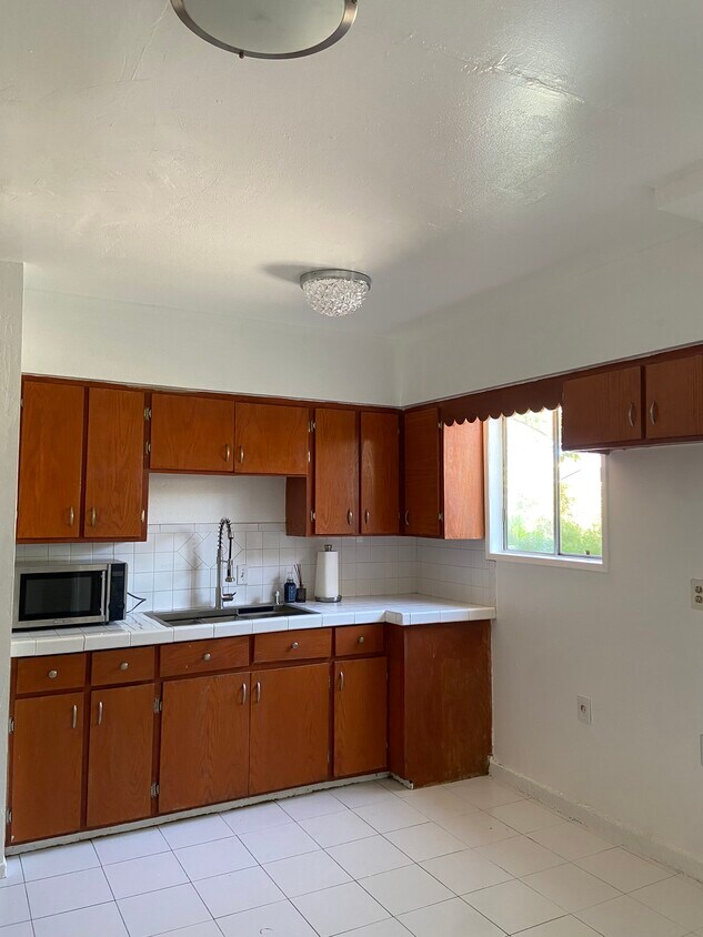Foto principal - 8127 White Oak Ave