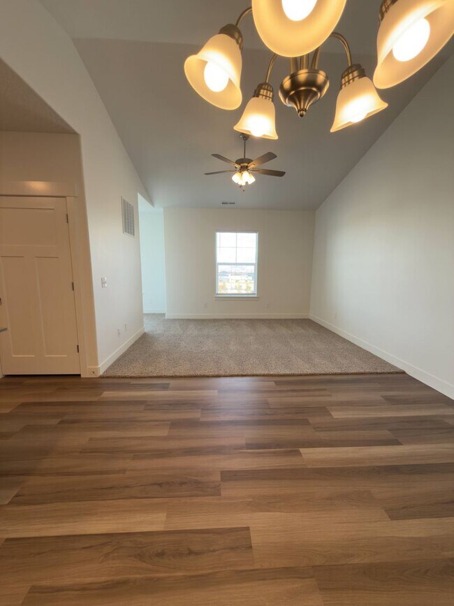 Foto del edificio - BRAND NEW Condo in Herriman!!!