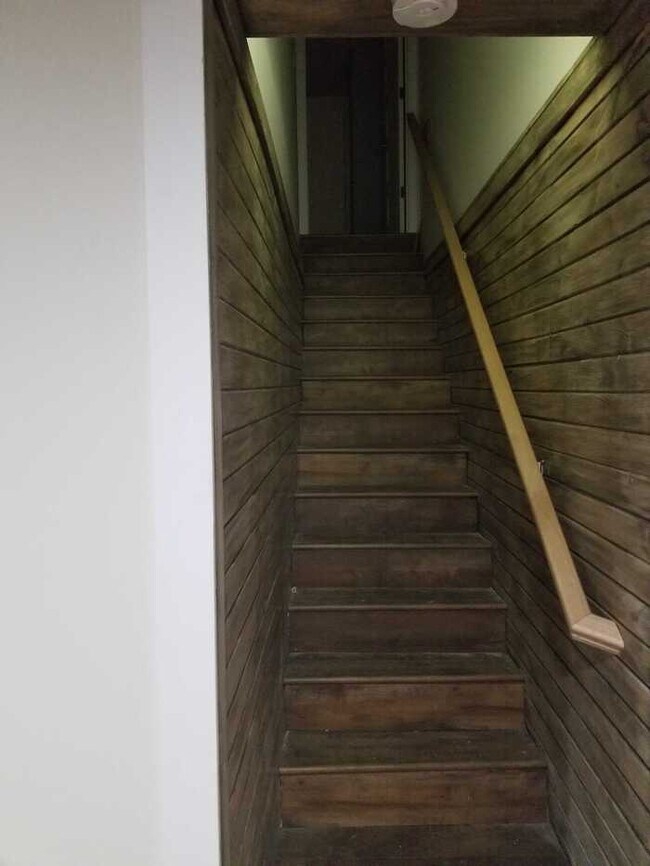 Building Photo - Completely renovated 1 bed with amenities