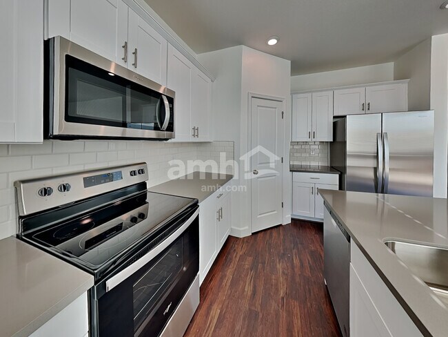 Building Photo - 6626 S 42nd Lane