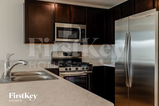 Foto del edificio - 437 Maple Bnd Ln