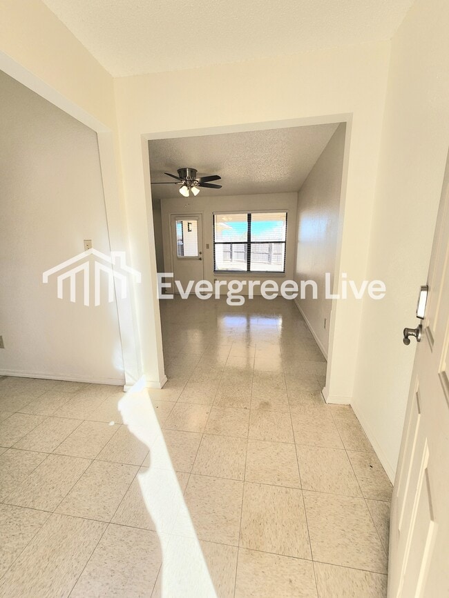 Building Photo - 2102 Santa Clara Ct