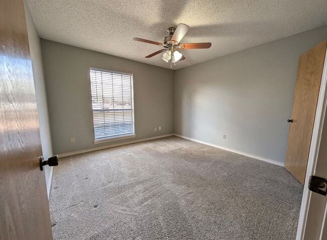 Foto del edificio - 20 Fernwood Dr