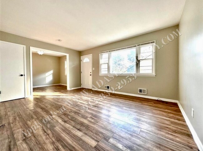 Foto del edificio - MOVE IN SPECIAL!! Updated 3 Bed 1 Bath Home In Independence-Available NOW!! MOVE IN SPECIAL $300 ...