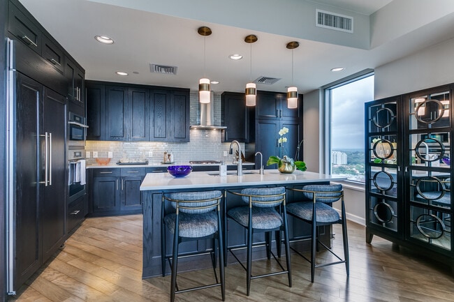 Kitchen - 4242 Broadway