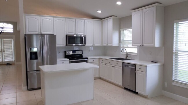 Building Photo - 211 Arbor Woods