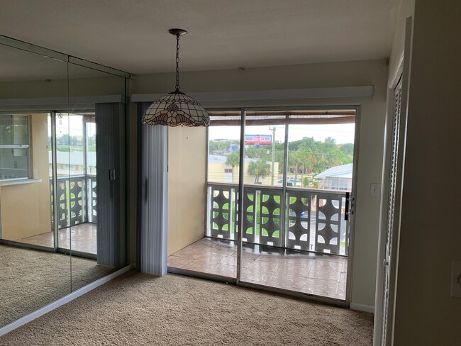 Building Photo - Condo in Crystal Lakes in Pompano Beach