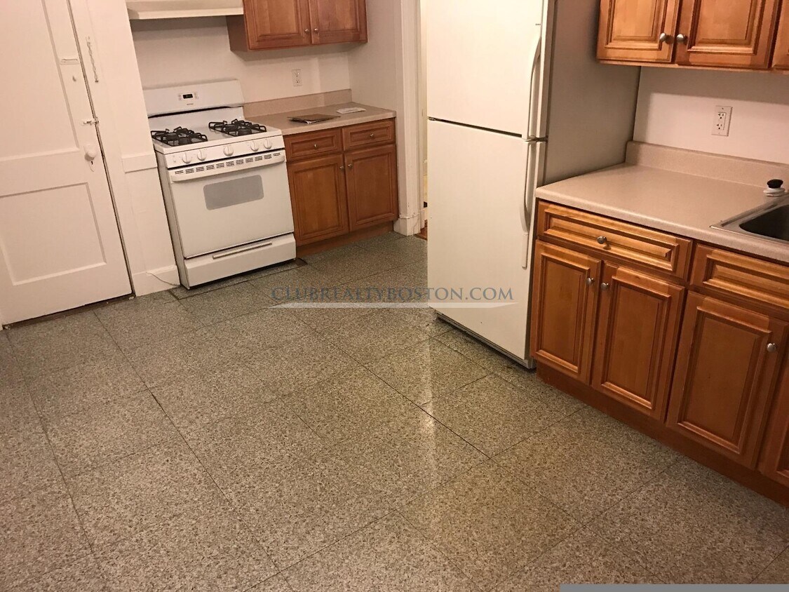 43 Brock St Unit 1, Boston, MA 02135 Condo for Rent in Boston, MA