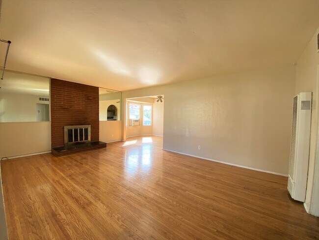 Foto del edificio - 10529 Helendale Ave