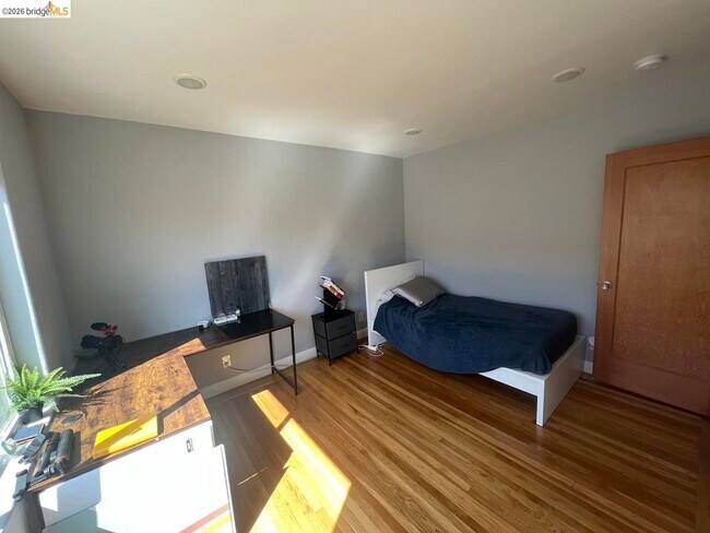 Foto del edificio - 2554 Virginia St