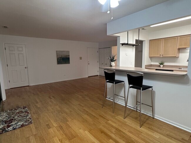 Foto del edificio - 234 W Ct of Shorewood