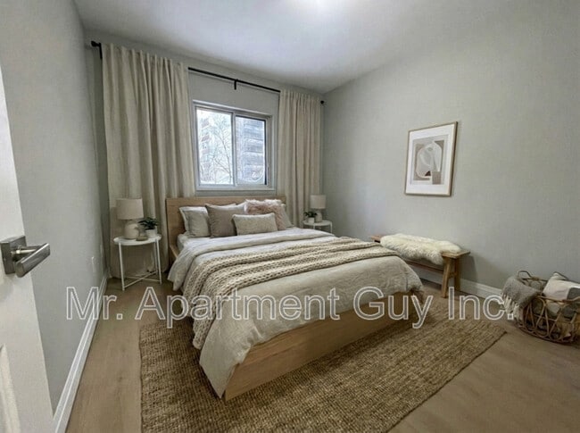 Photo du bâtiment - 45 Paisley Blvd W