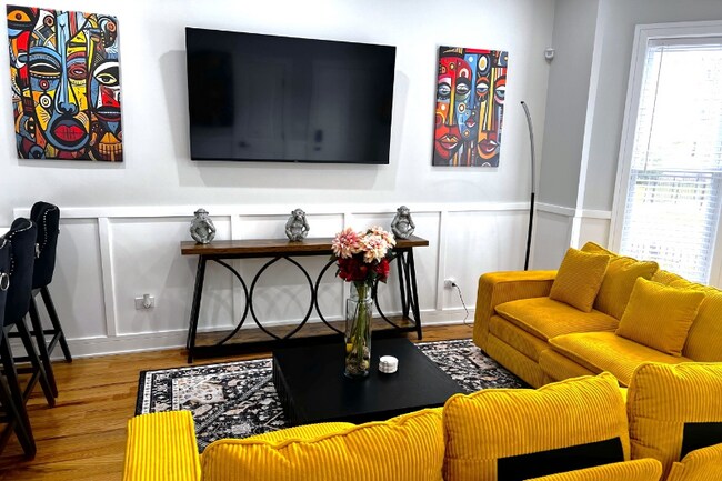 Foto del edificio - 6613 S Langley Ave