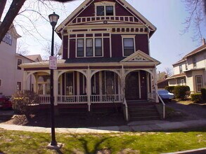 Building Photo - 65 Marshall St