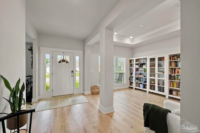 Building Photo - 5534 Blake Ln