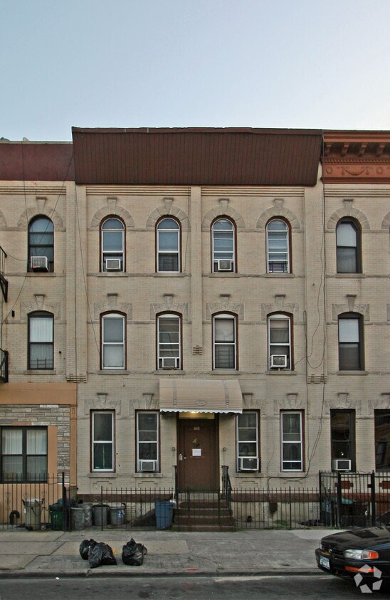 Primary Photo - 815 Knickerbocker Ave