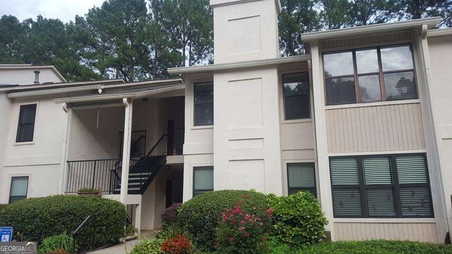 Building Photo - 2520 Huntingdon Chase
