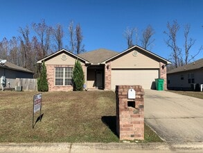 Building Photo - 241 Lariat Dr
