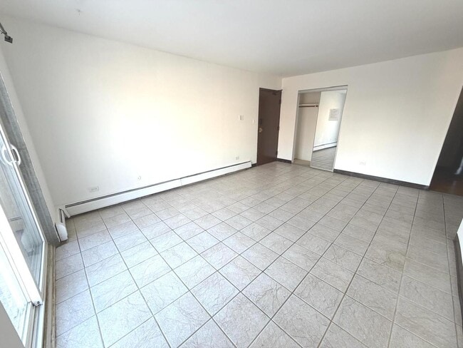 Building Photo - 256 Shorewood Dr