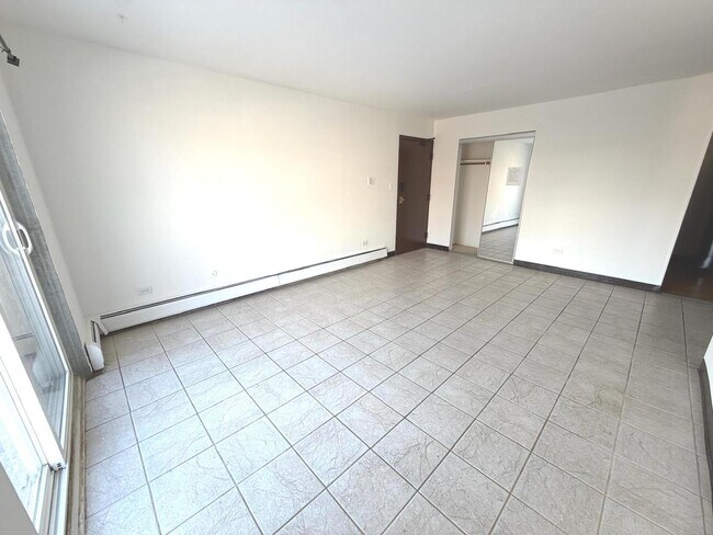 Foto del edificio - 256 Shorewood Dr