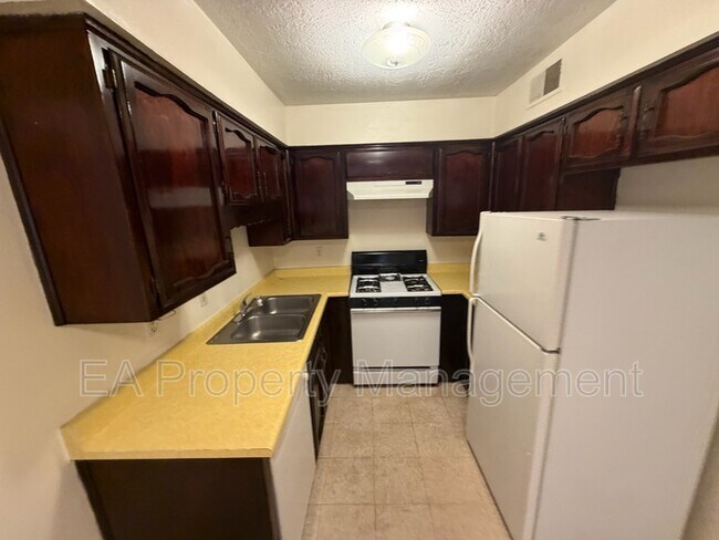 Building Photo - 12200 Candelaria Rd NE