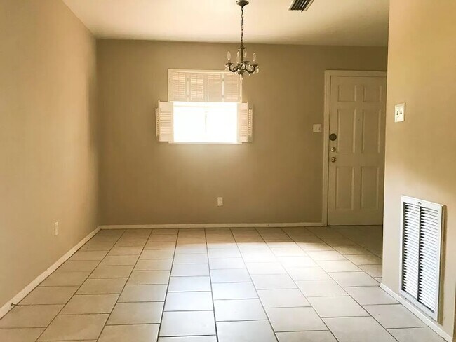 Foto del edificio - 4118 Seabreeze Rd N