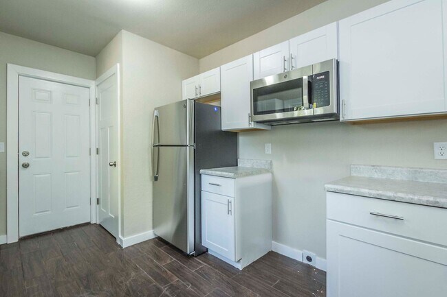 Building Photo - 2 Bedroom for Rent in Des Moines