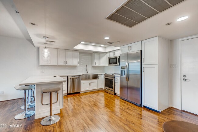 Building Photo - 7850 E Camelback Rd