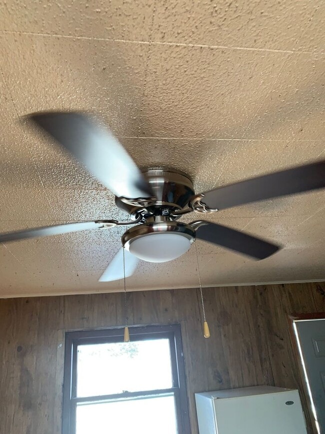 Foto del edificio - 3961 Logan Ave