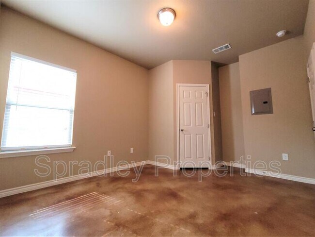 Foto del edificio - 7025 Cameron Park Rd