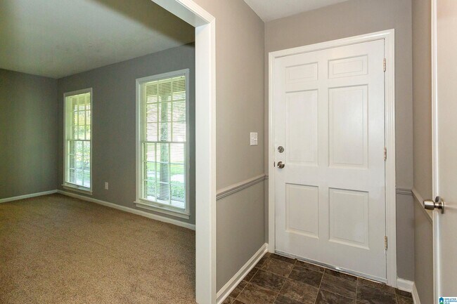 Foto del edificio - 4725 Woodvale Dr