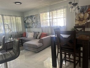 Building Photo - 1008 N 15th Ave