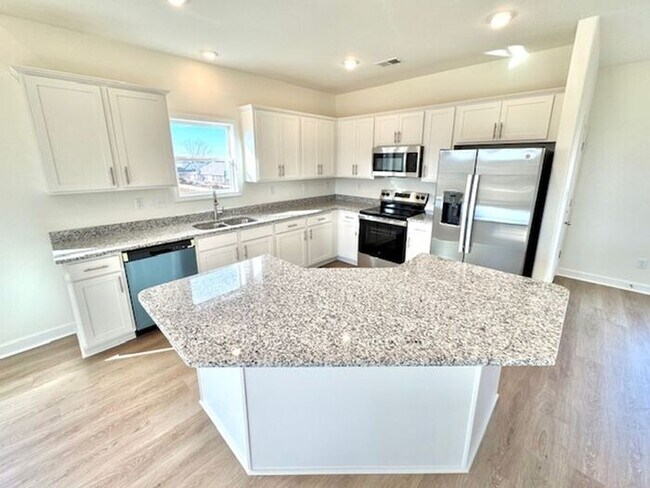Foto del edificio - Now Leasing a Brand New 4BR/2.5 Bath- Oakland, TN