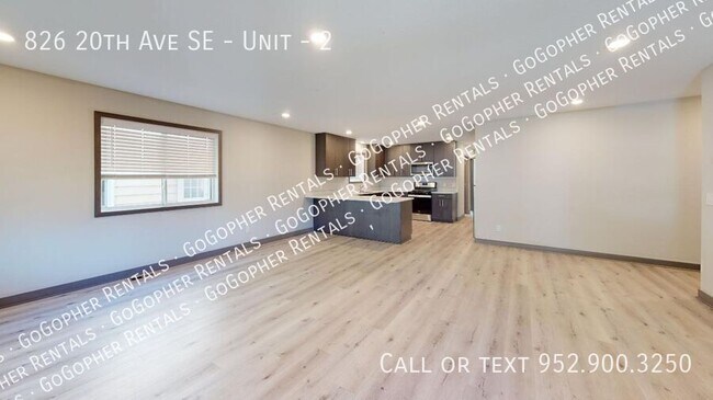 Building Photo - Spacious Duplex Close to U of M Campus