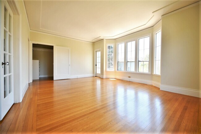 Building Photo - 473 Ellita Ave