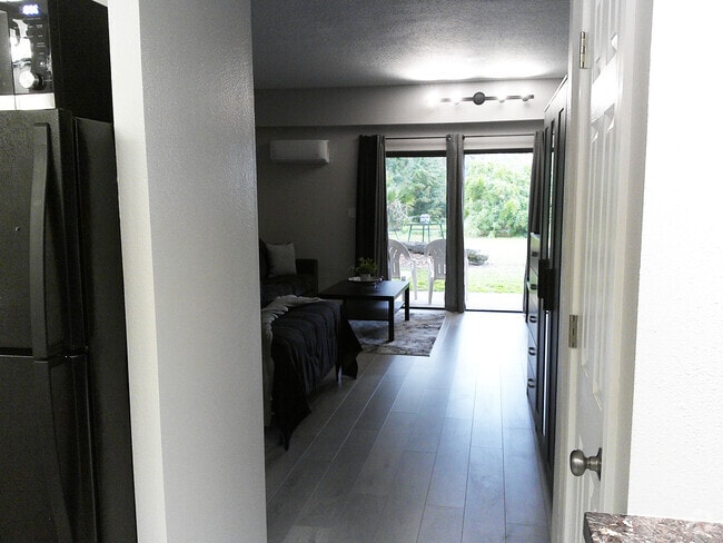 Building Photo - 2180 Country Club Dr