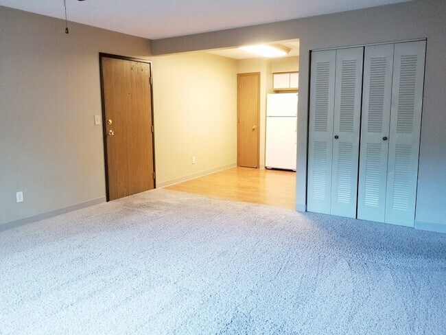 Entrada - 930 Boston Way