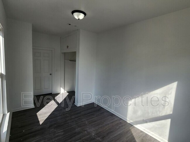 Building Photo - 1664 N Wisconsin St