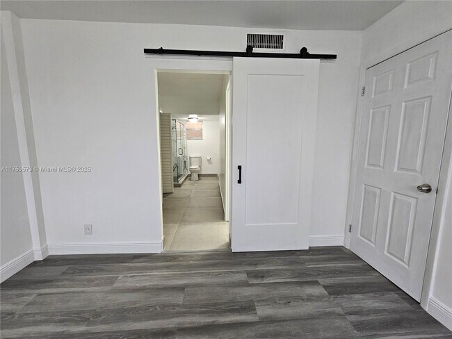 Building Photo - 404 NW 68th Ave