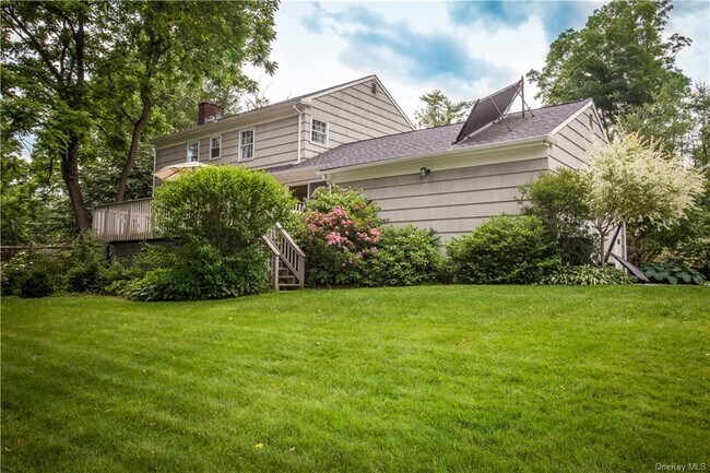 Building Photo - 385 Quaker Rd
