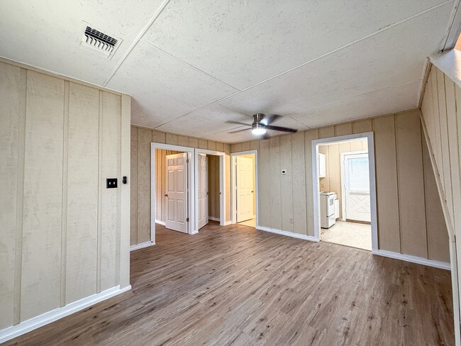 Building Photo - 272 Schmucks Rd