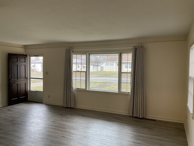 Building Photo - 1329 Melrose Ave