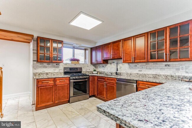 Foto del edificio - 216 Columbia Ave